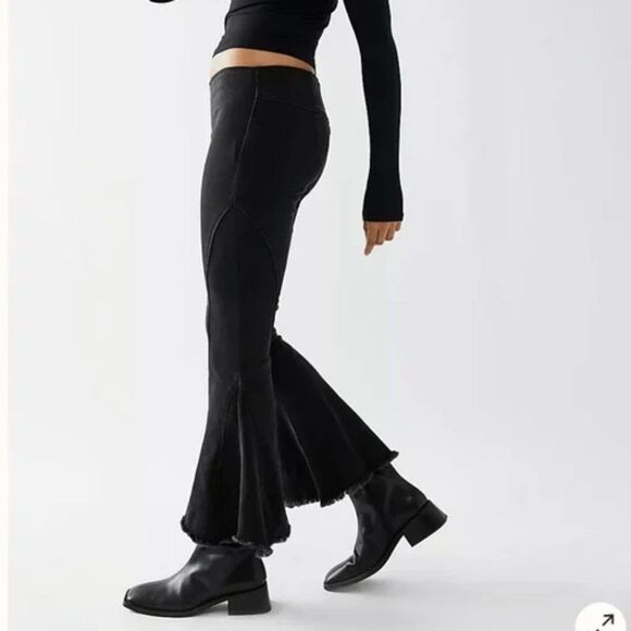 Free People CRVY Last Dance Low Rise Flare Jeans Black Size 27 Curvy Pull On - Picture 1 of 9